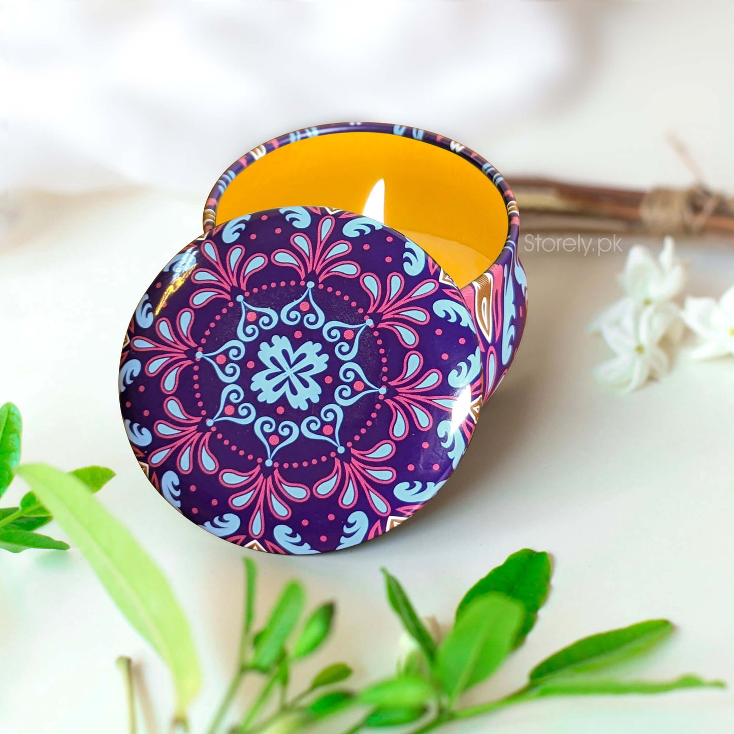 Elegant Scented Candles with Artistic Metal Designs (Small)